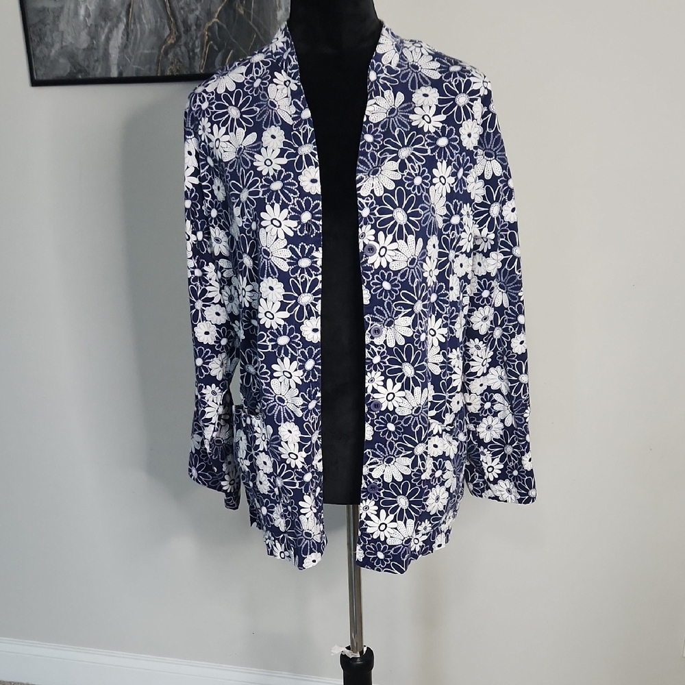 Barco Uniforms Floral Print Scrub Top – Size L